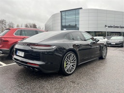 Musta Porsche Panamera 2021 kuva 2.