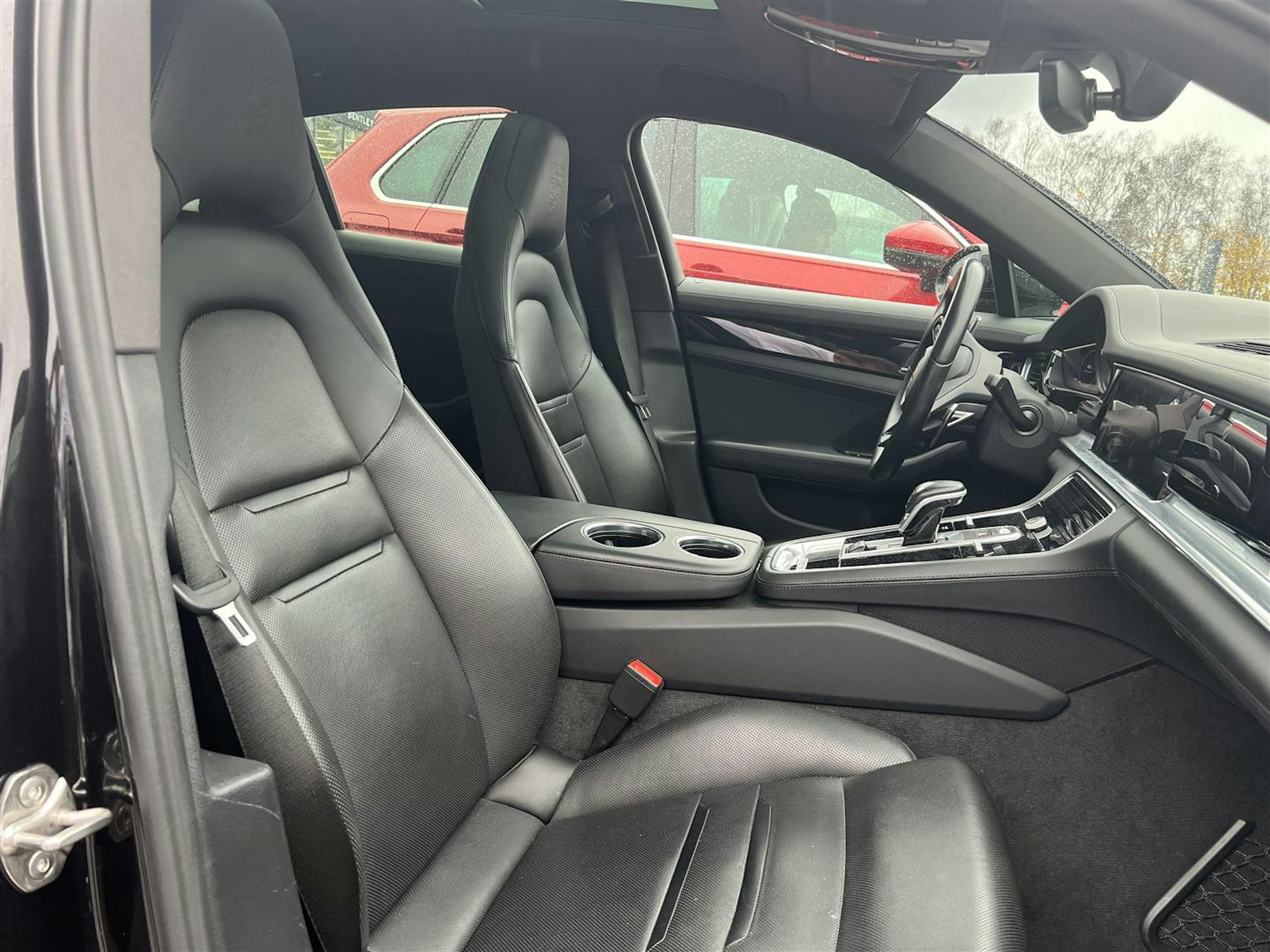 Musta Porsche Panamera 2021 kuva 3.
