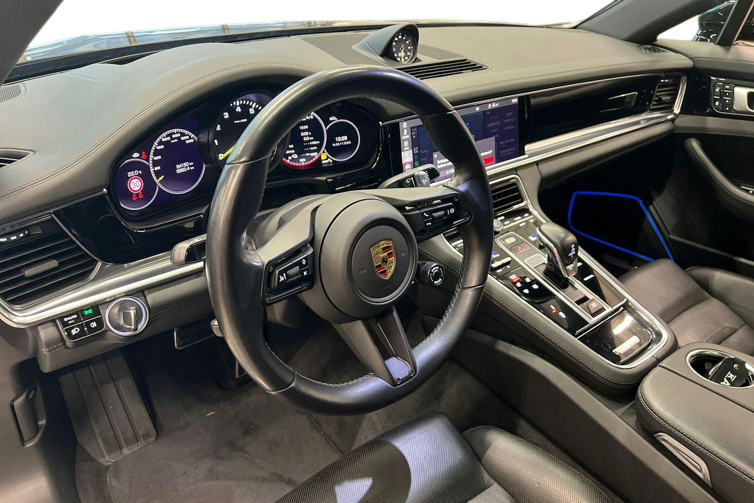 Musta Porsche Panamera 2021 kuva 6.