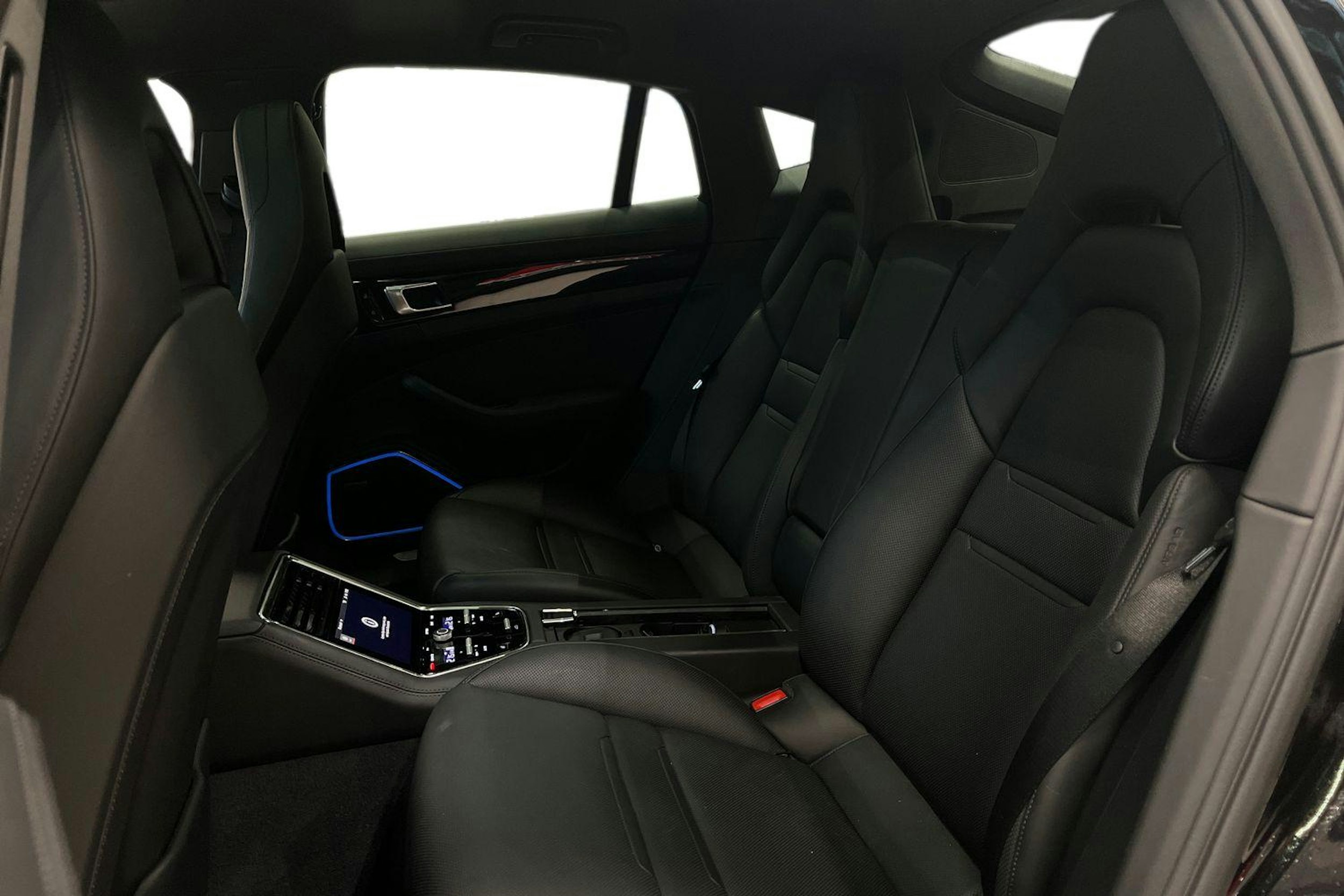 Musta Porsche Panamera 2021 kuva 7.