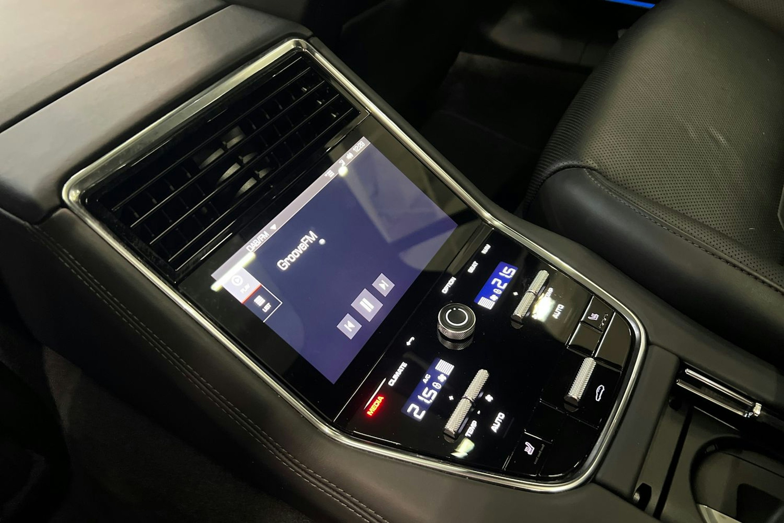 Musta Porsche Panamera 2021 kuva 9.