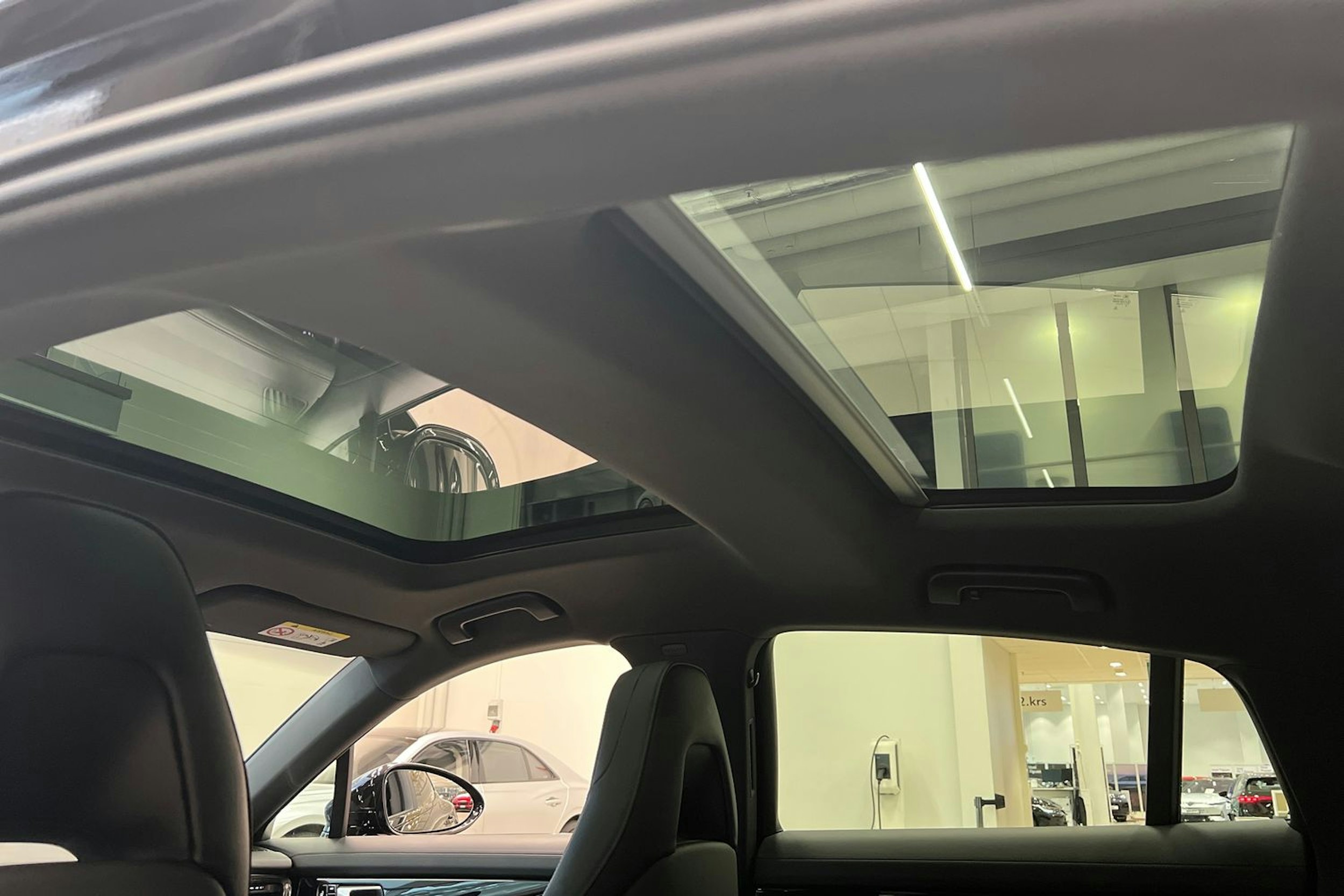 Musta Porsche Panamera 2021 kuva 11.