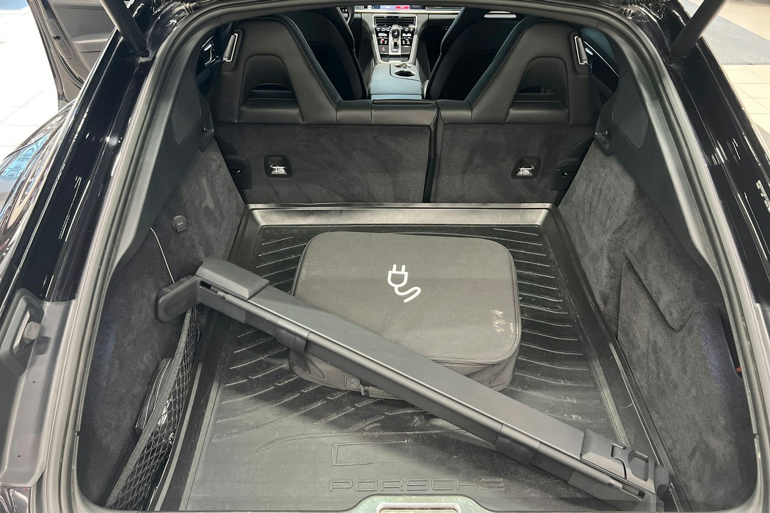 Musta Porsche Panamera 2021 kuva 12.