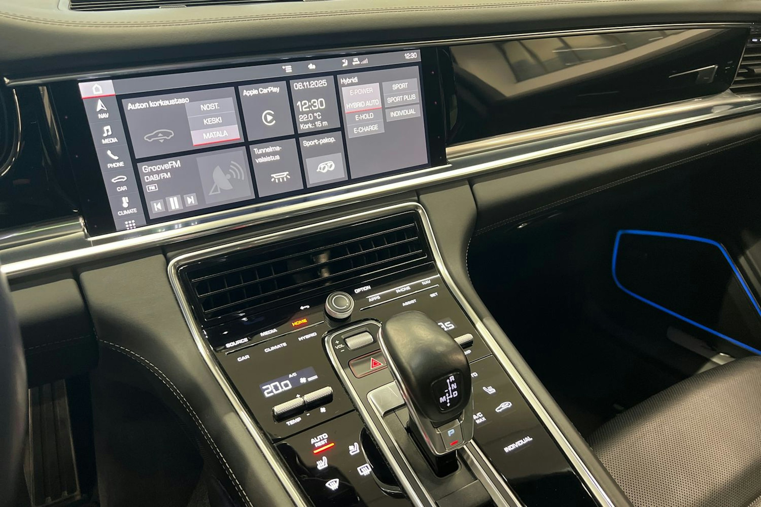 Musta Porsche Panamera 2021 kuva 15.