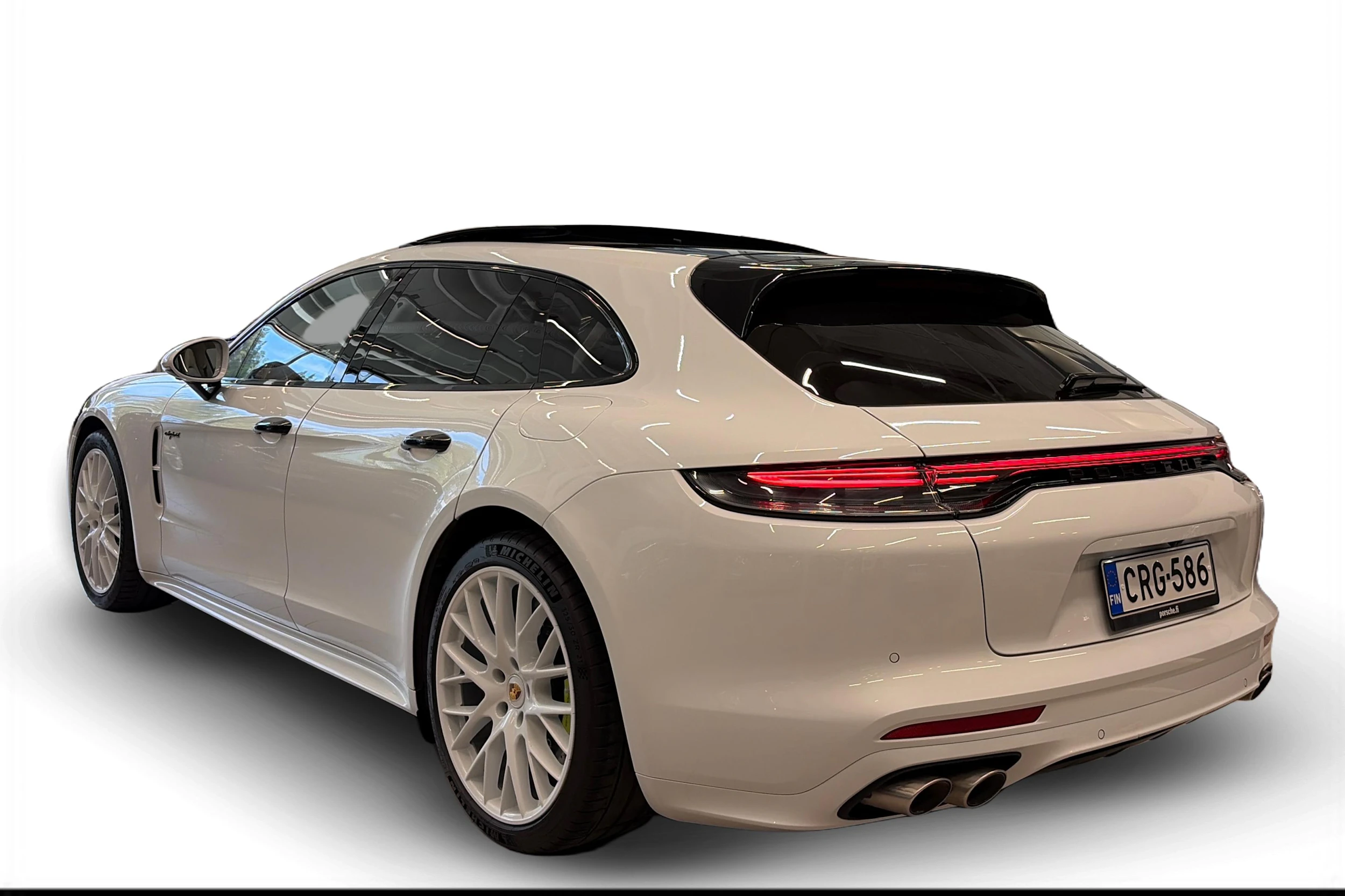 valkoinen Porsche Panamera 2022 kuva 2.