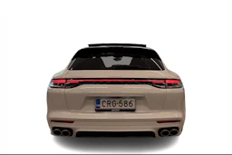 valkoinen Porsche Panamera 2022 kuva 3.