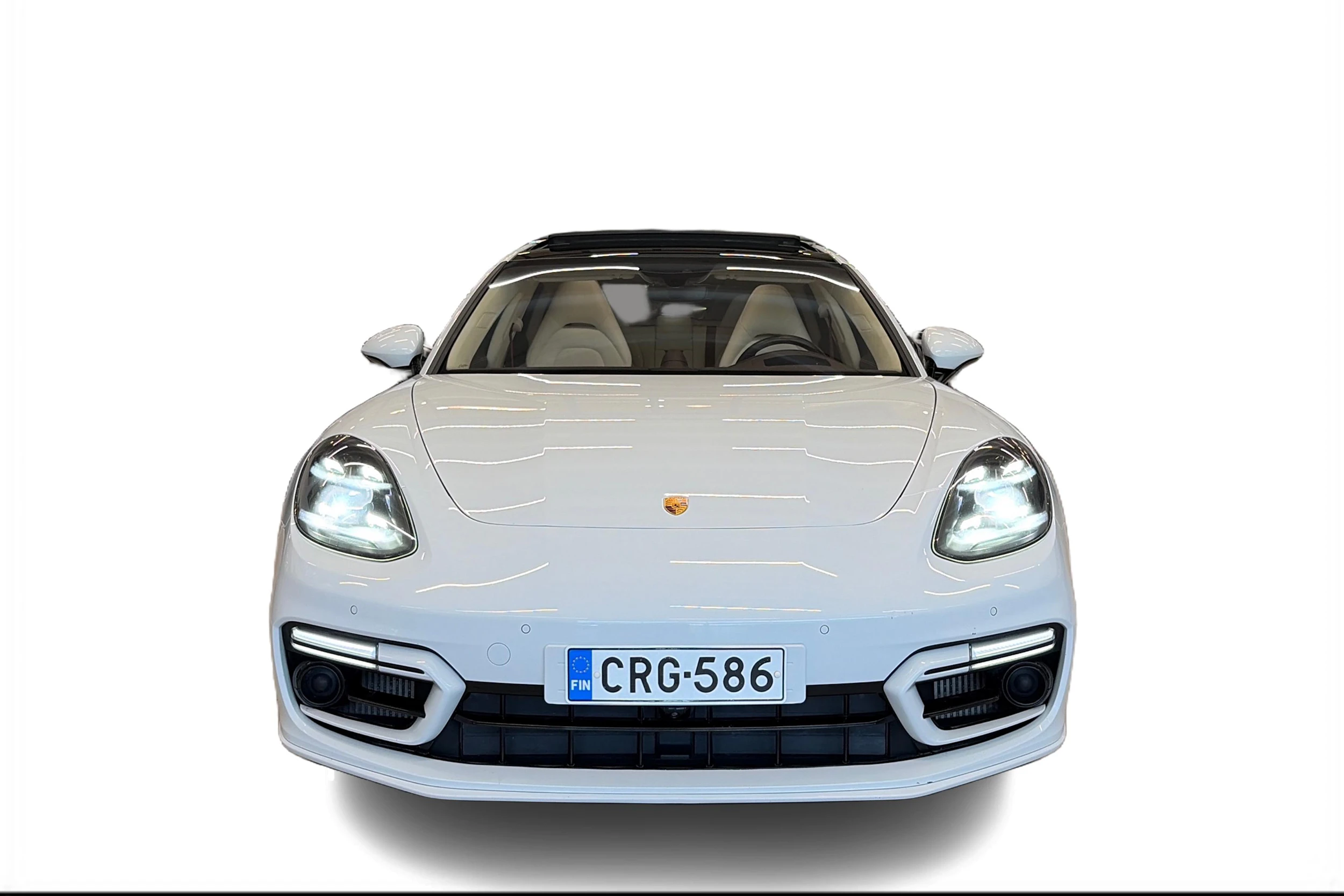 valkoinen Porsche Panamera 2022 kuva 5.