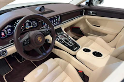 valkoinen Porsche Panamera 2022 kuva 7.