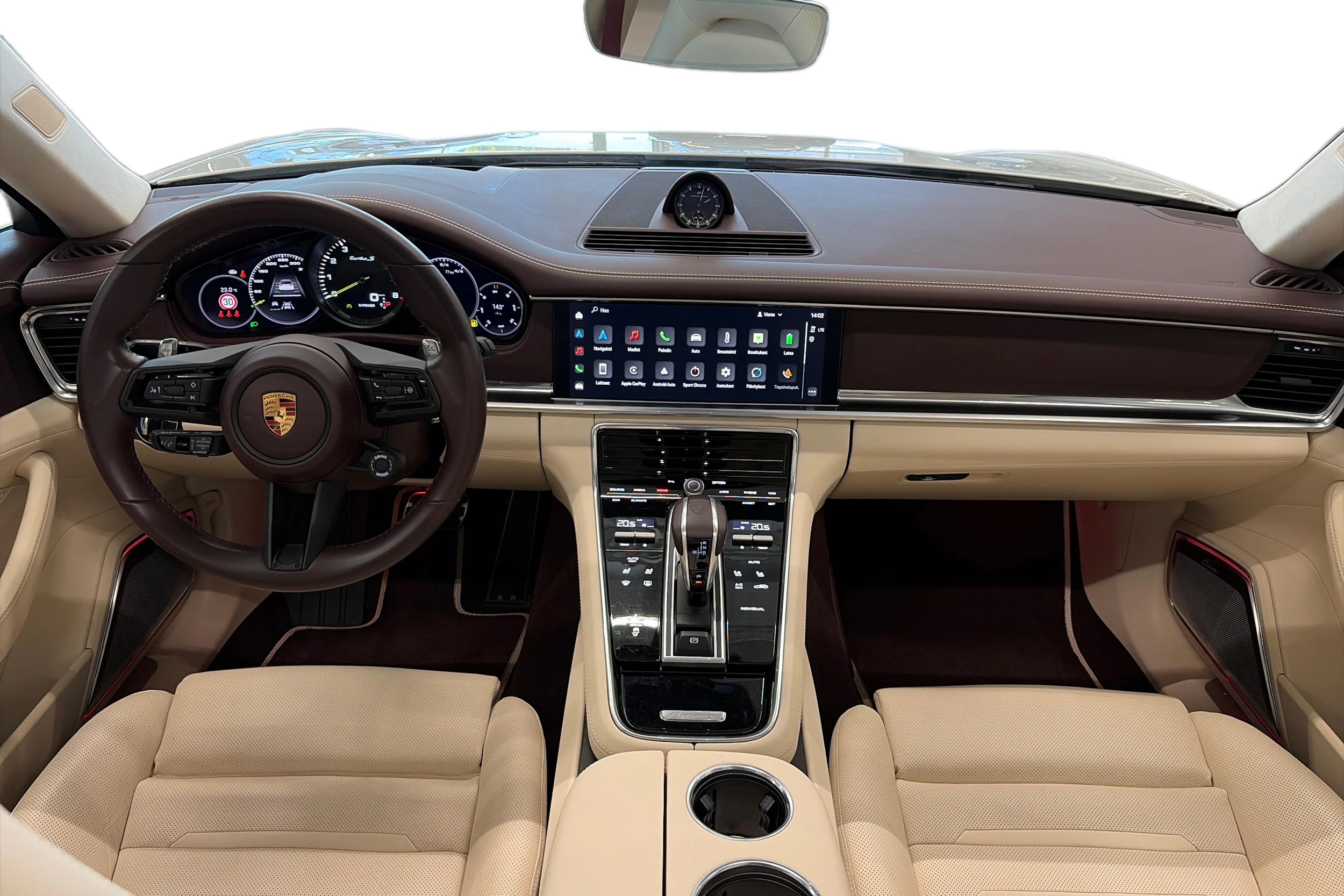 valkoinen Porsche Panamera 2022 kuva 9.