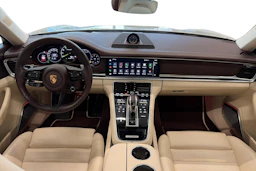 valkoinen Porsche Panamera 2022 kuva 9.