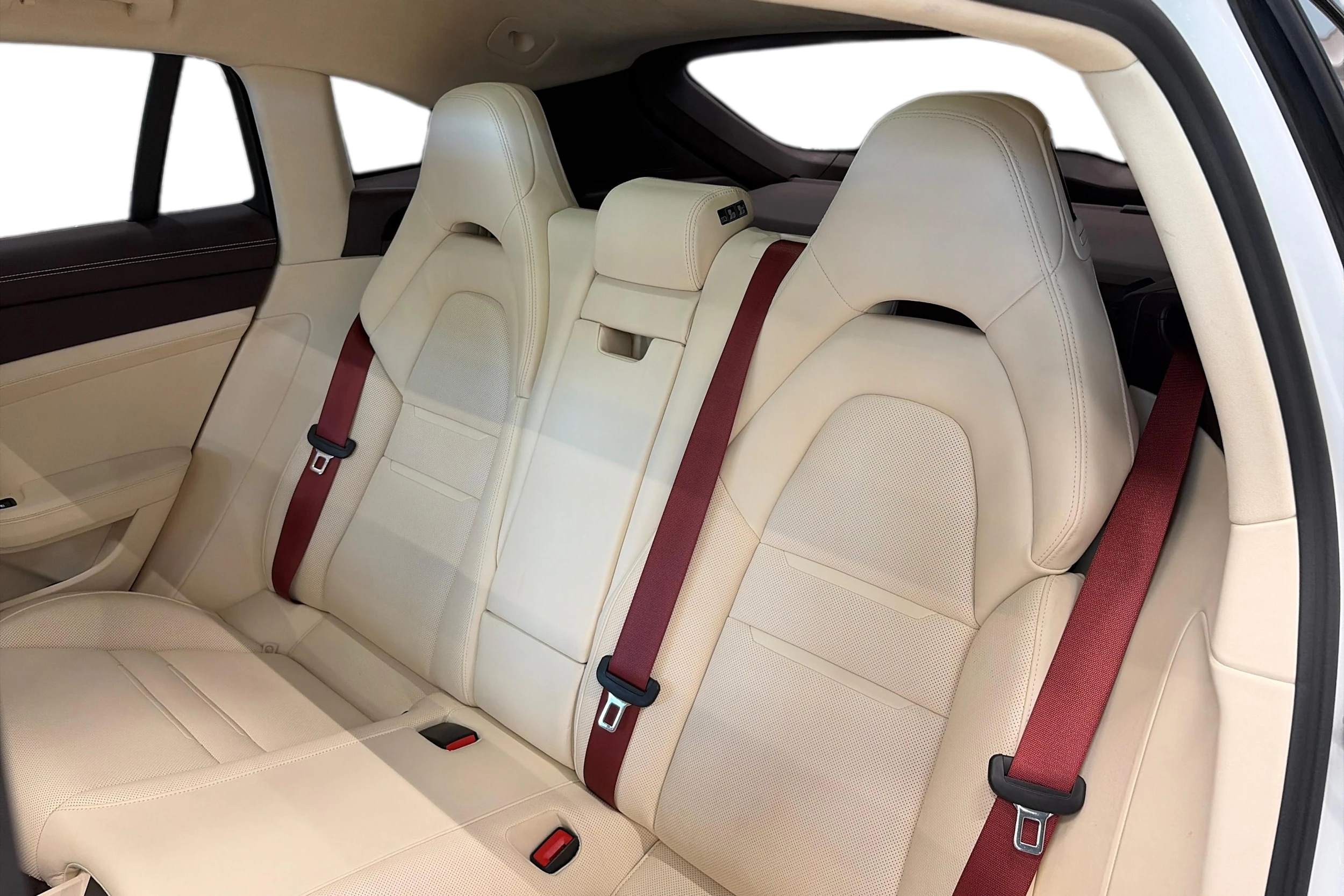 valkoinen Porsche Panamera 2022 kuva 10.