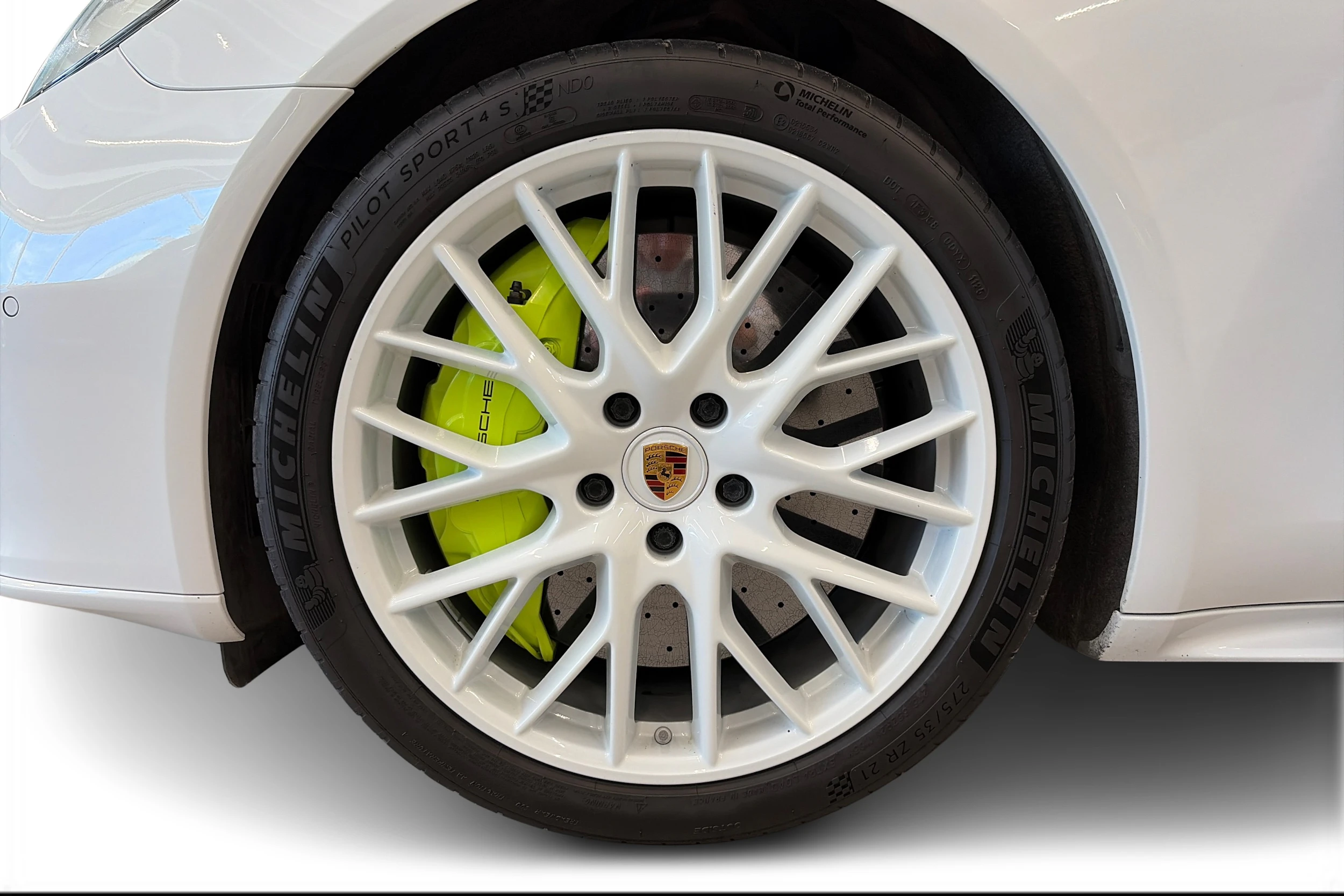 valkoinen Porsche Panamera 2022 kuva 11.