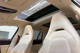 valkoinen Porsche Panamera 2022 kuva 16.