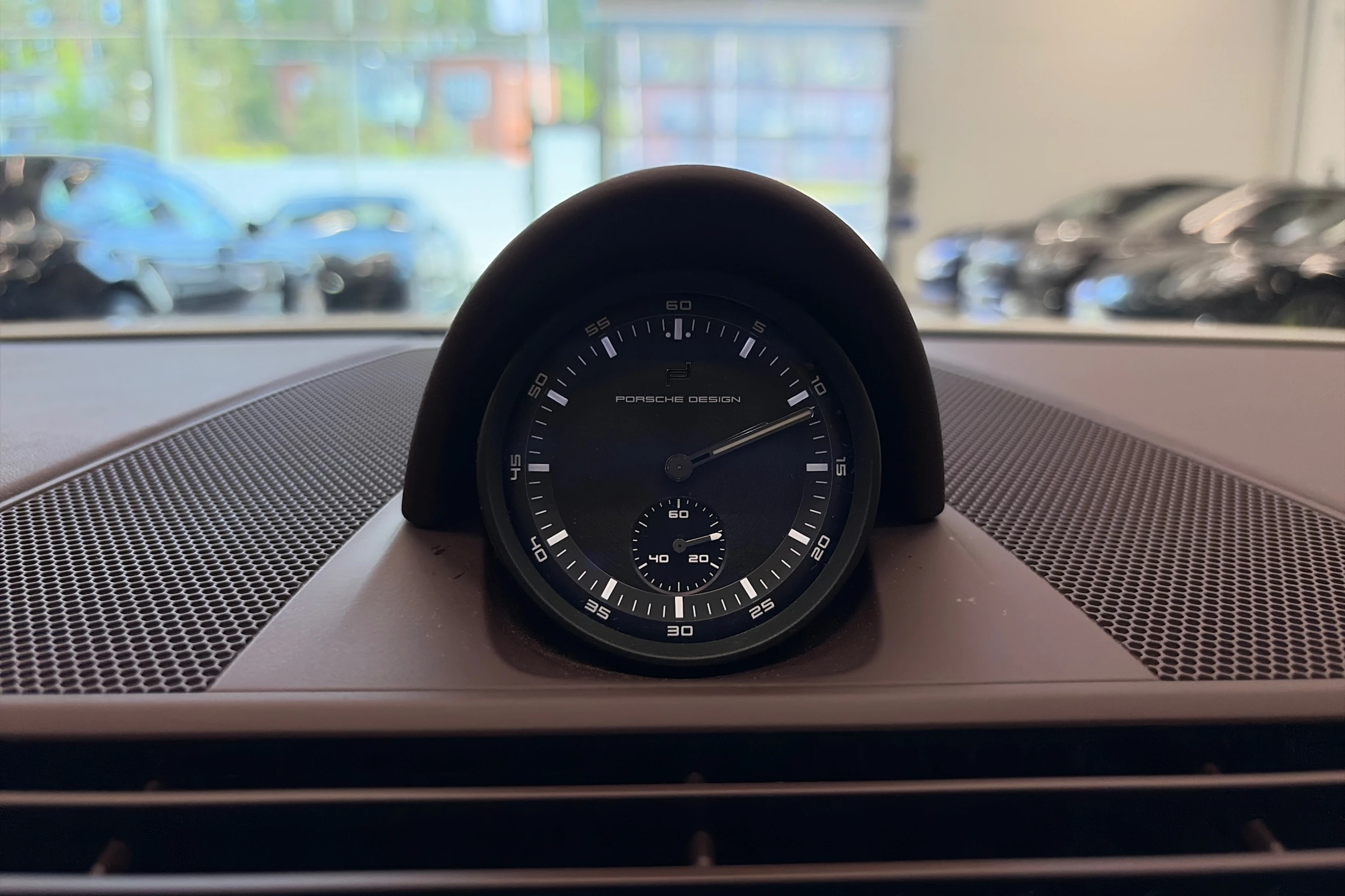 valkoinen Porsche Panamera 2022 kuva 19.
