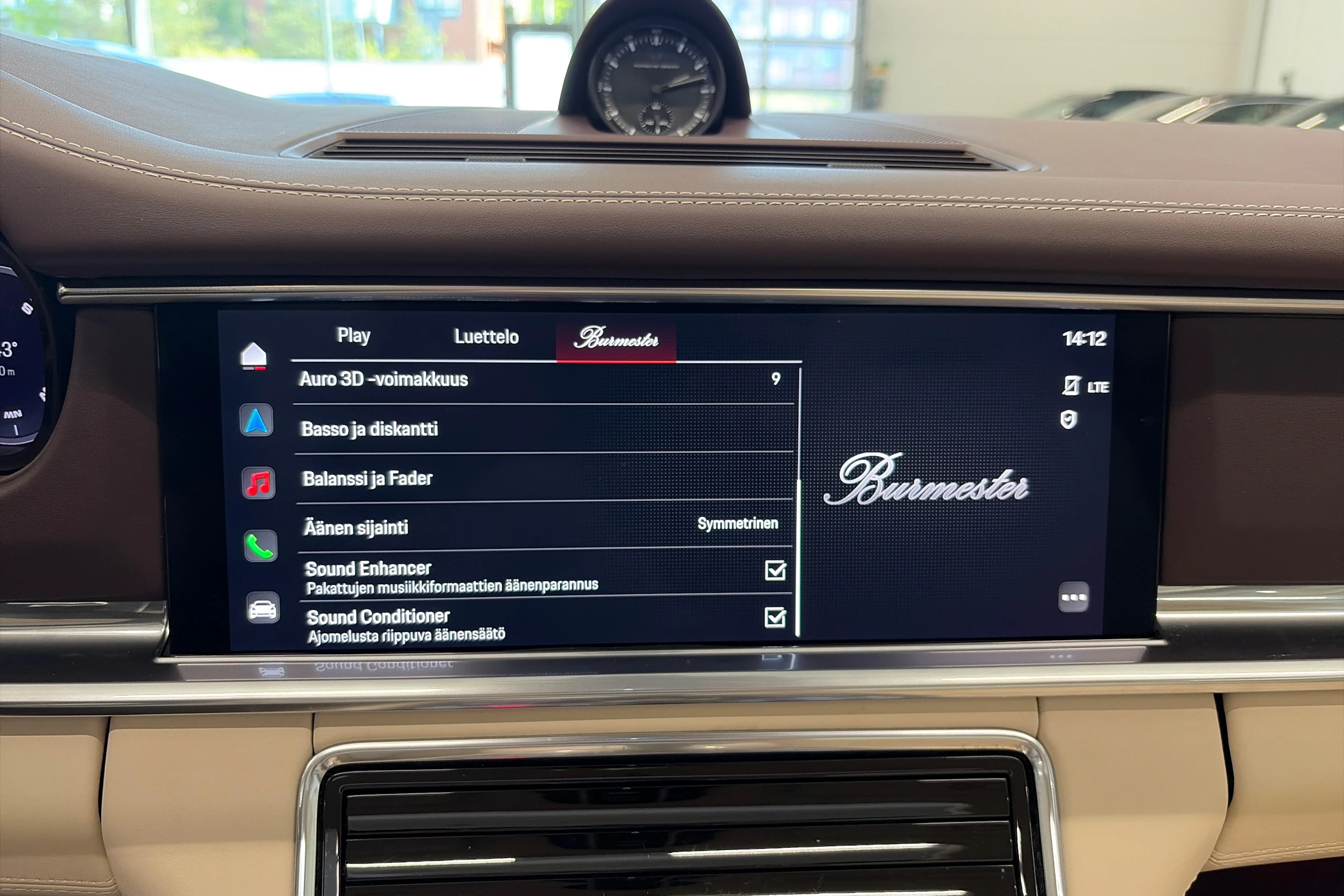 valkoinen Porsche Panamera 2022 kuva 21.