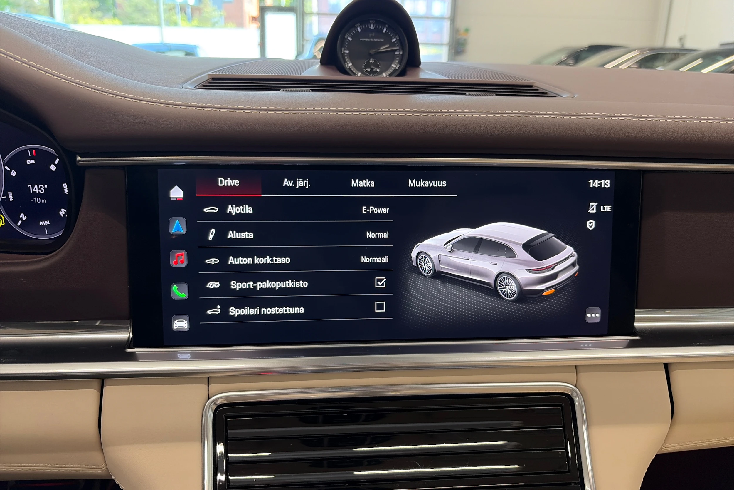 valkoinen Porsche Panamera 2022 kuva 23.