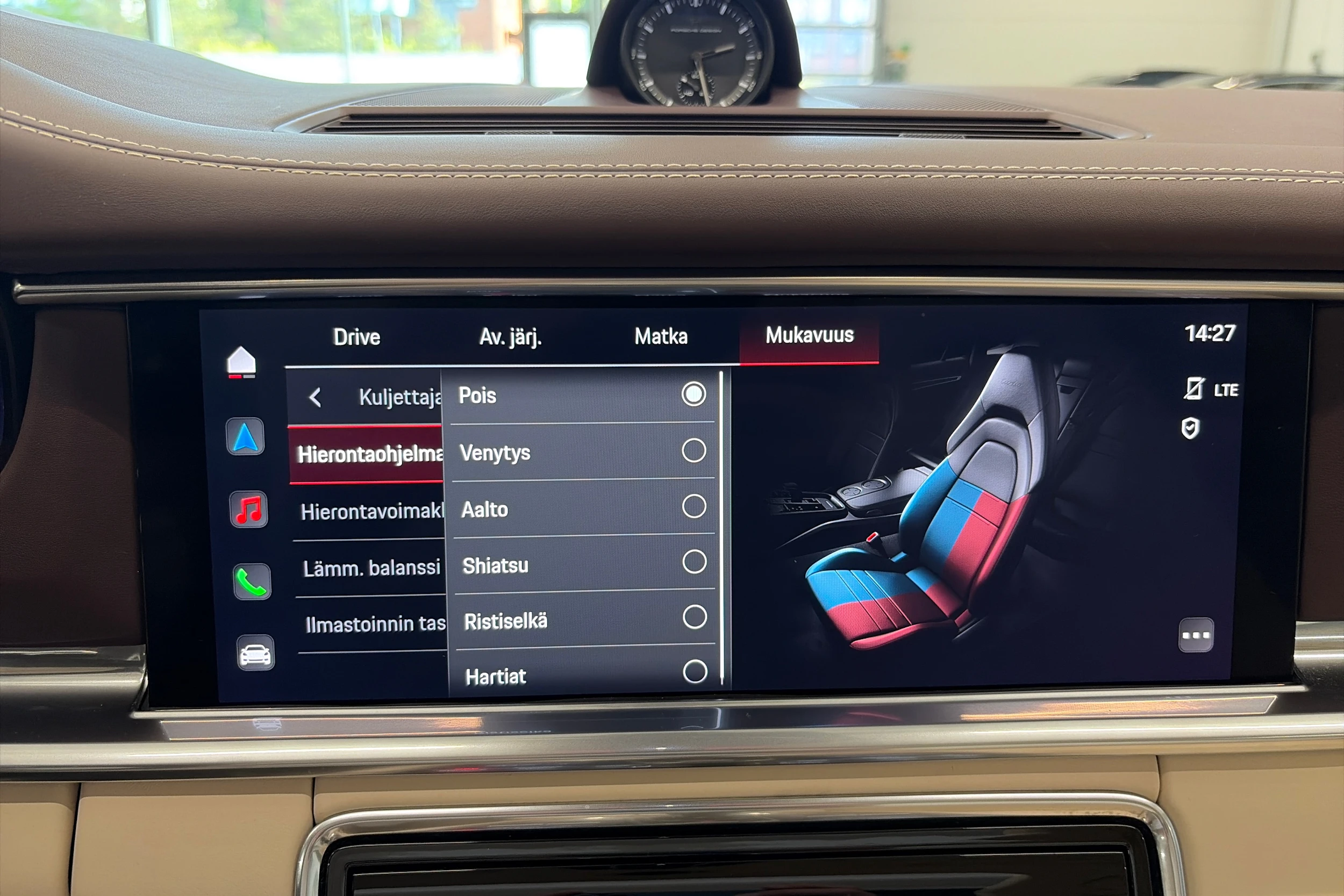 valkoinen Porsche Panamera 2022 kuva 24.
