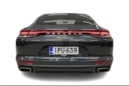 Harmaa Porsche Panamera 2022 kuva 3.