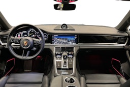 Harmaa Porsche Panamera 2022 kuva 7.