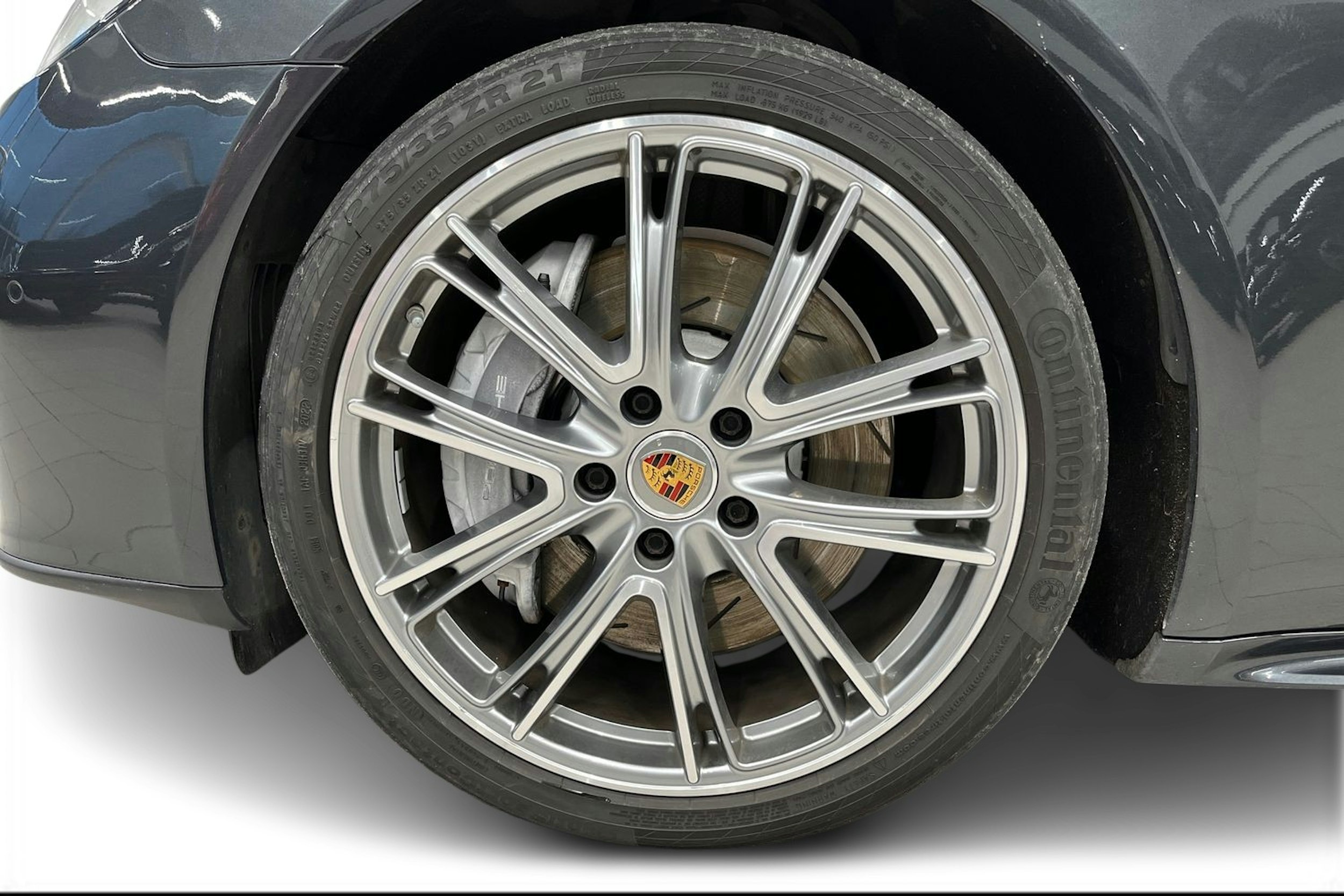 Harmaa Porsche Panamera 2022 kuva 9.