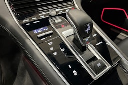 Harmaa Porsche Panamera 2022 kuva 12.