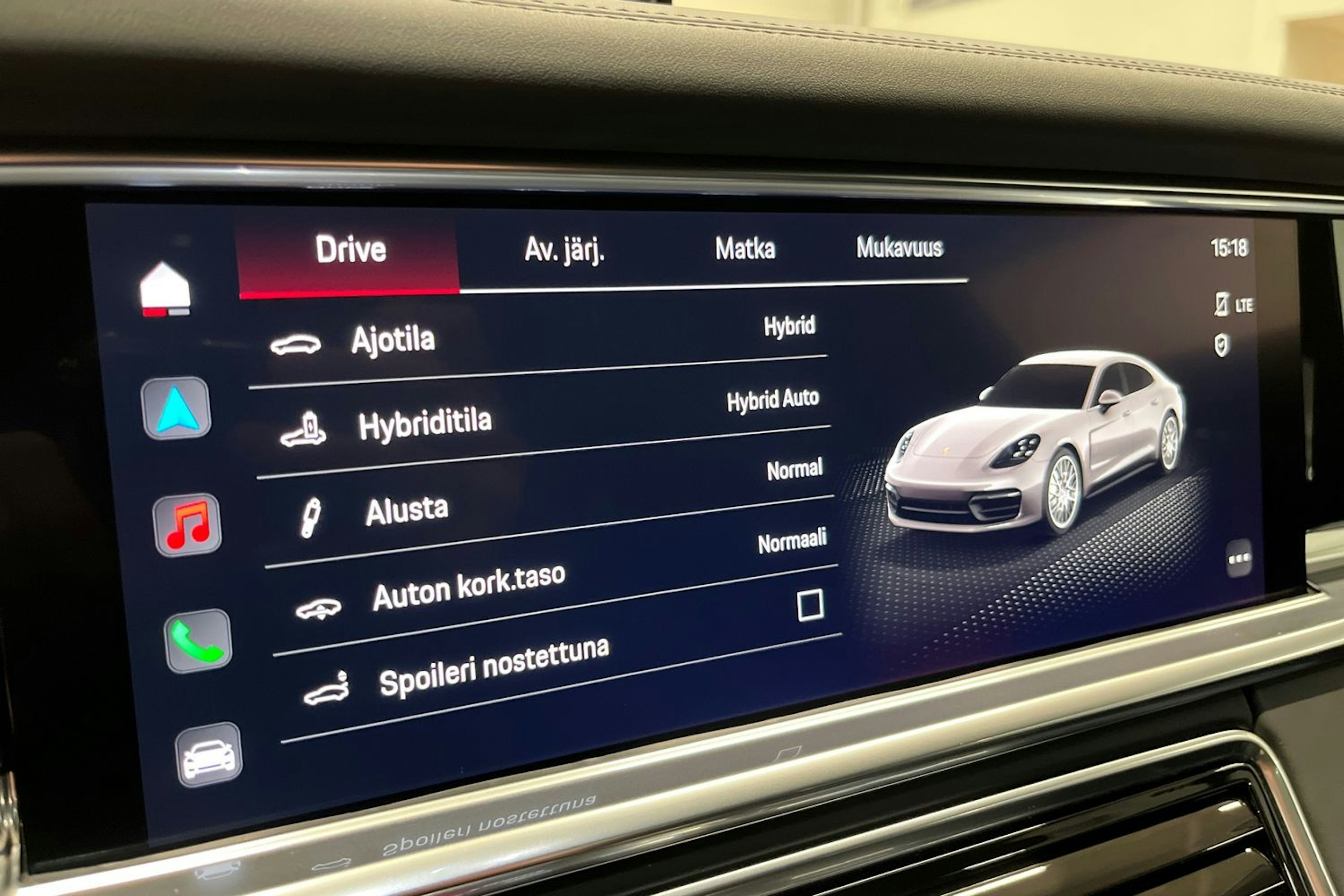 Harmaa Porsche Panamera 2022 kuva 13.