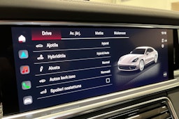 Harmaa Porsche Panamera 2022 kuva 13.