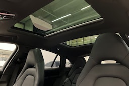 Harmaa Porsche Panamera 2022 kuva 15.