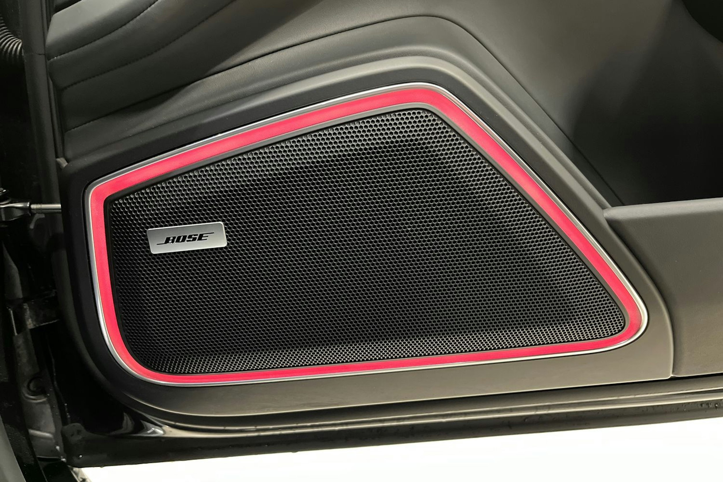 Harmaa Porsche Panamera 2022 kuva 16.