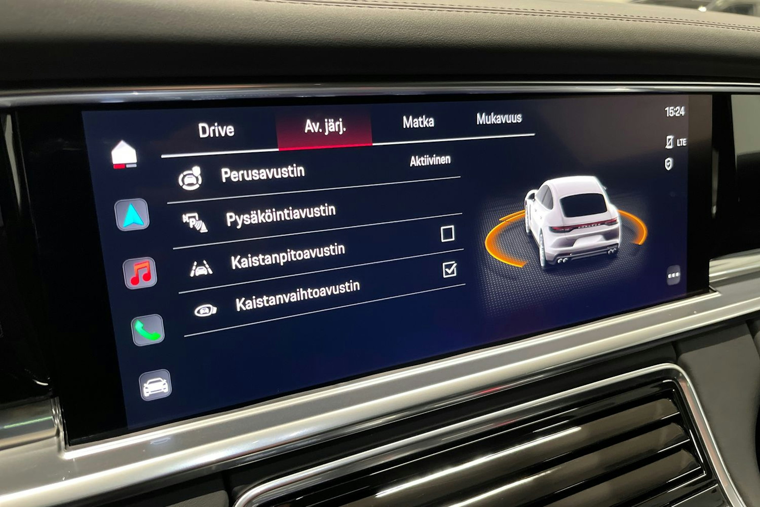 Harmaa Porsche Panamera 2022 kuva 20.