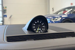 Harmaa Porsche Panamera 2022 kuva 22.