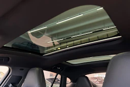 Harmaa Porsche Panamera 2022 kuva 24.