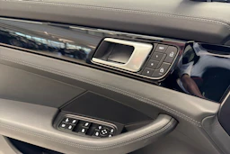 Harmaa Porsche Panamera 2022 kuva 27.