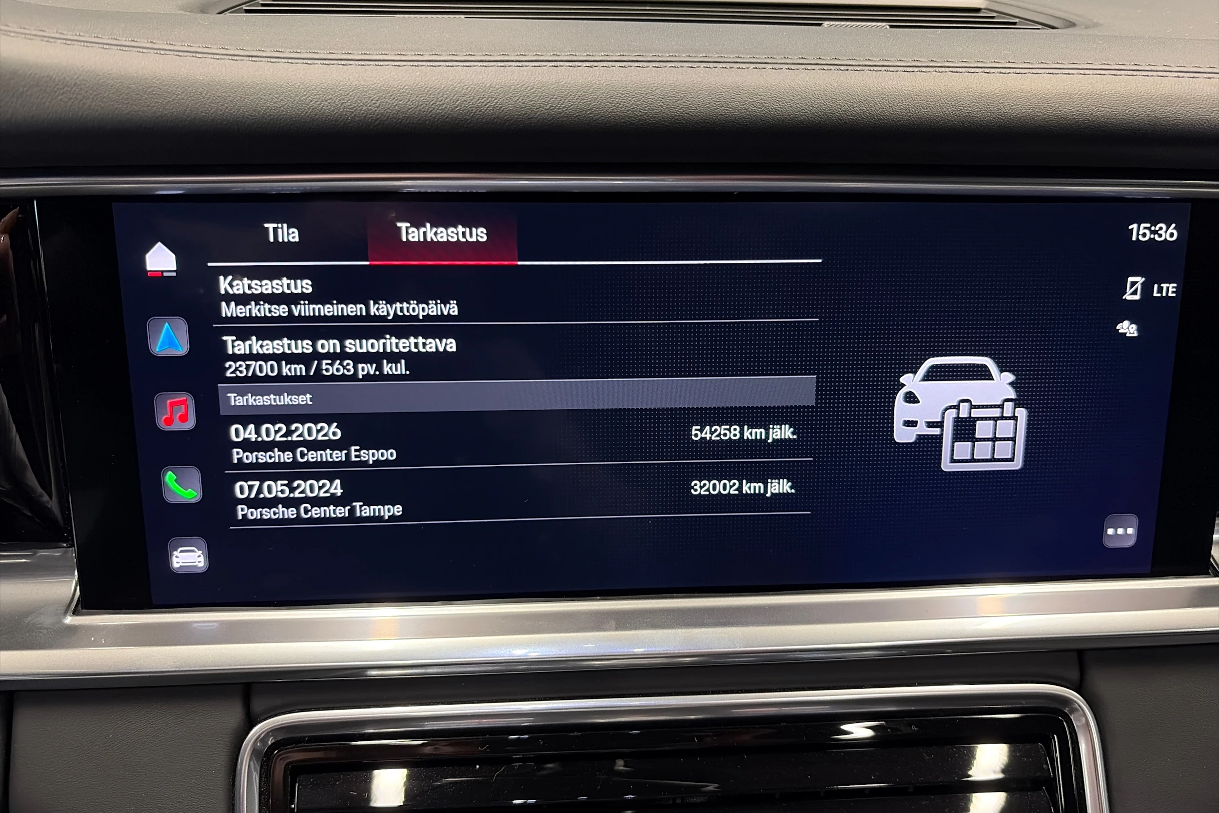 Harmaa Porsche Panamera 2022 kuva 31.