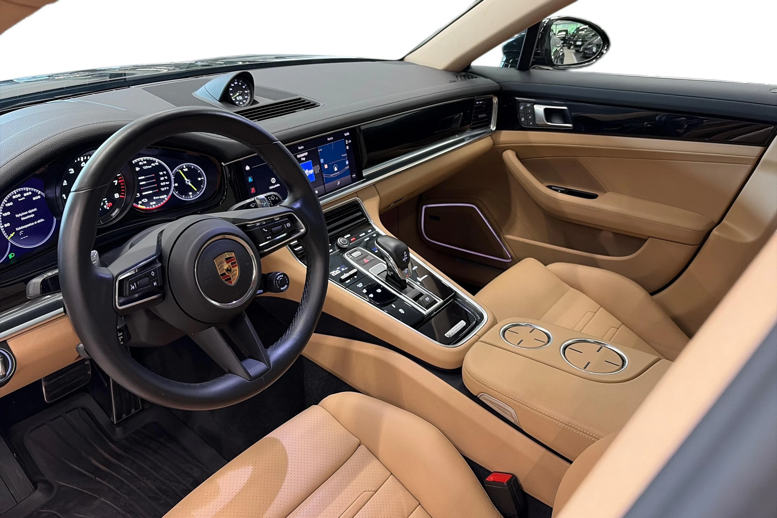 musta Porsche Panamera 2022 kuva 7.