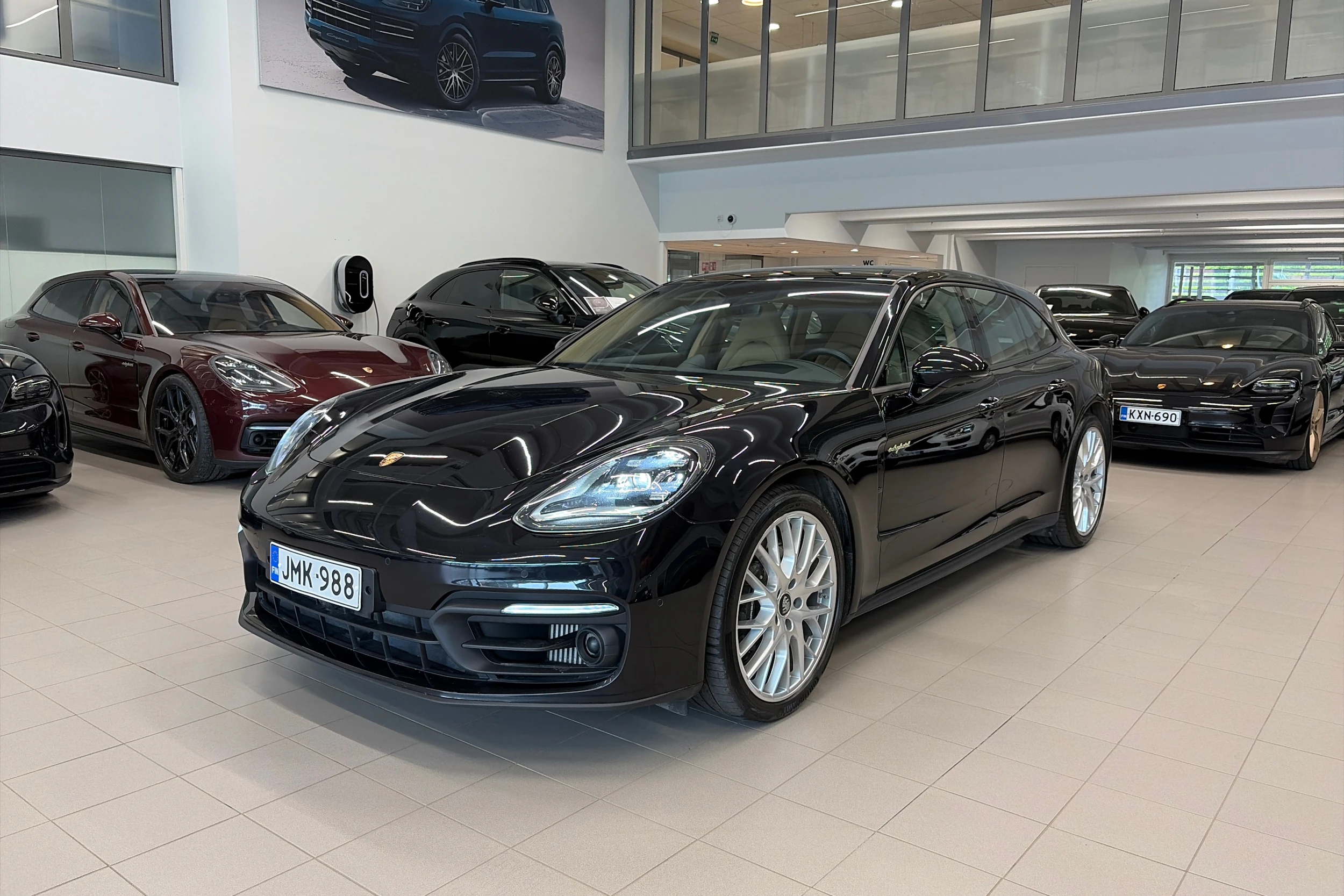 musta Porsche Panamera 2022 kuva 12.