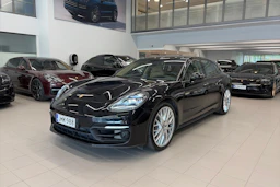 musta Porsche Panamera 2022 kuva 12.