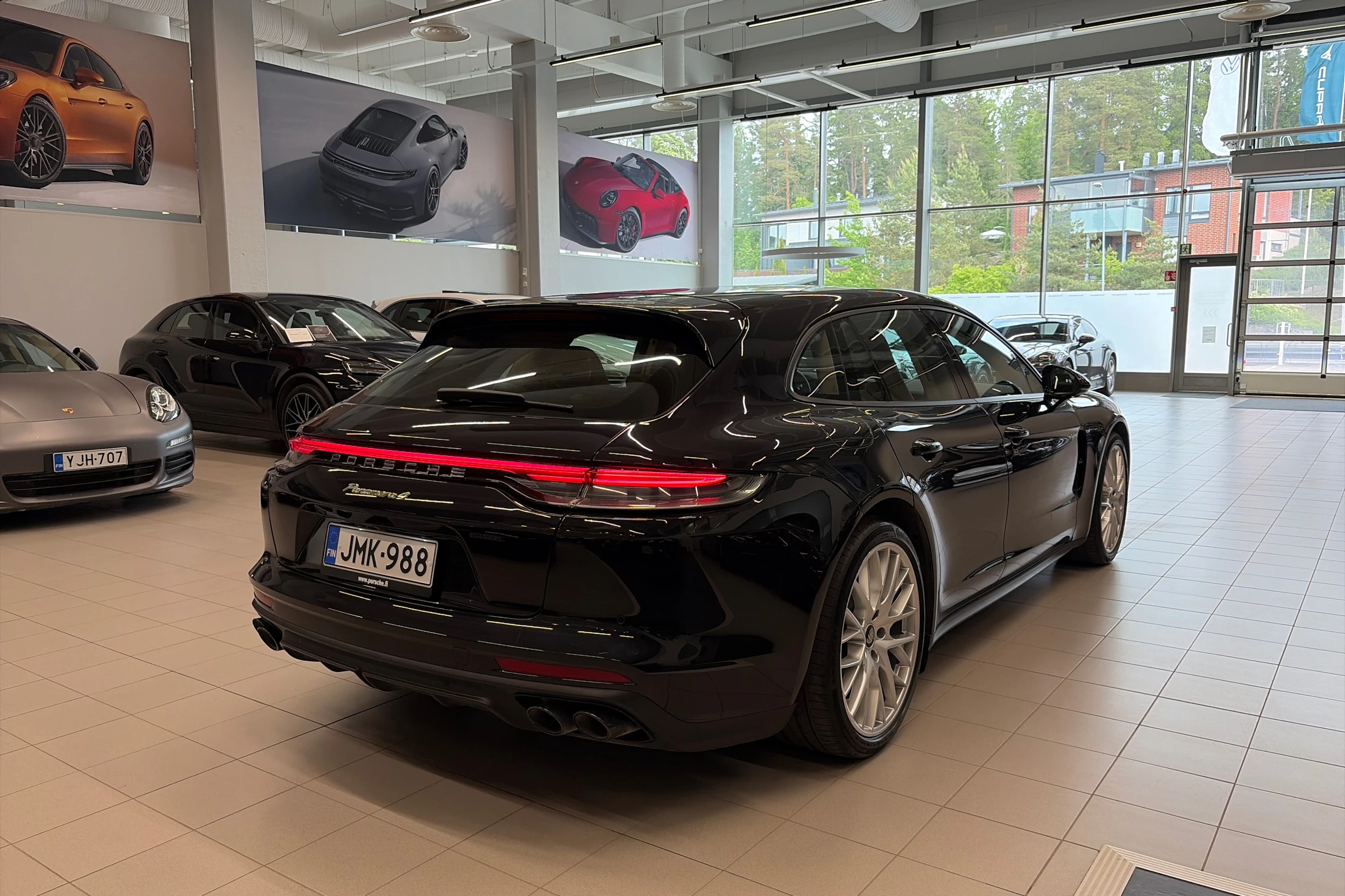 musta Porsche Panamera 2022 kuva 13.