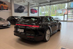 musta Porsche Panamera 2022 kuva 13.