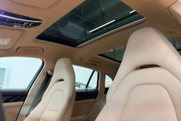 musta Porsche Panamera 2022 kuva 16.