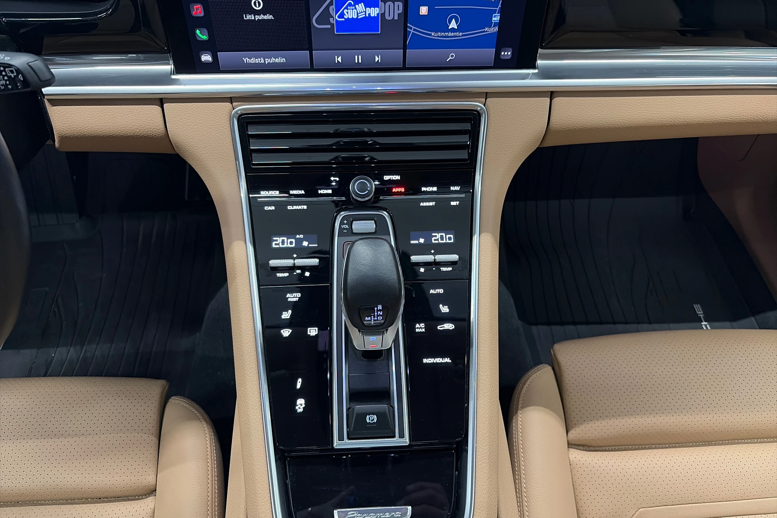 musta Porsche Panamera 2022 kuva 19.