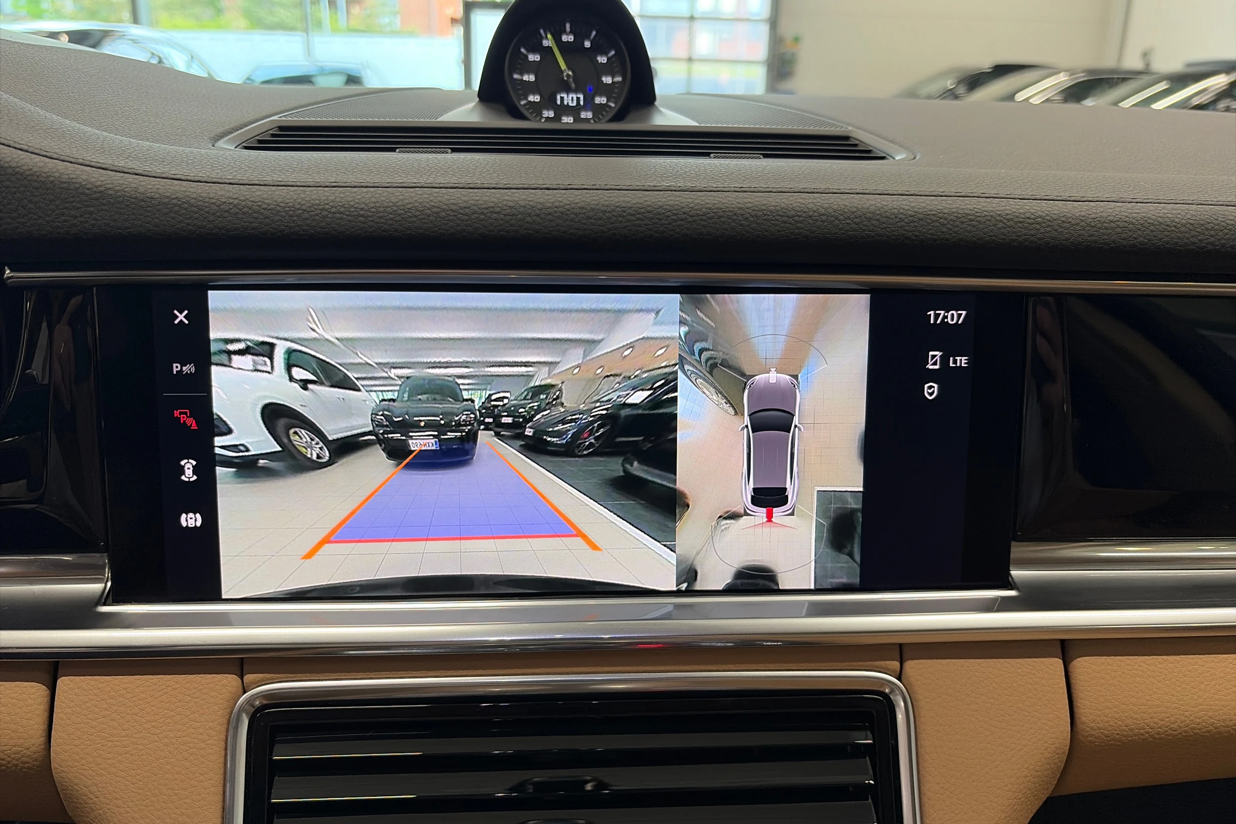 musta Porsche Panamera 2022 kuva 20.