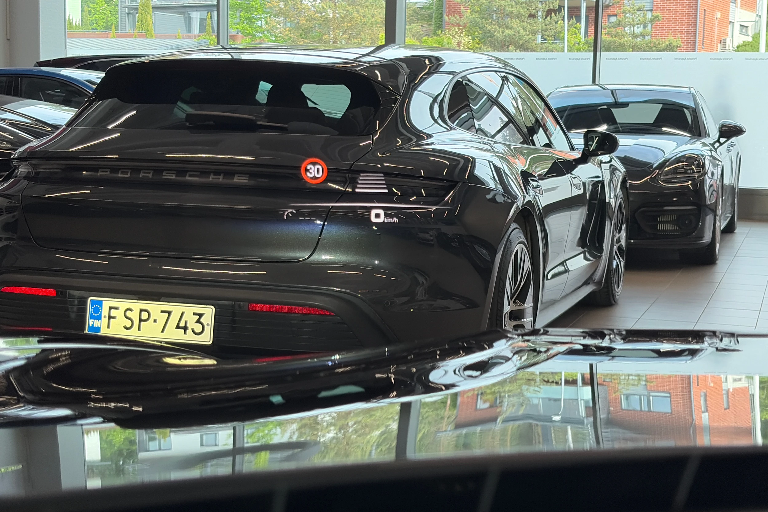 musta Porsche Panamera 2022 kuva 24.