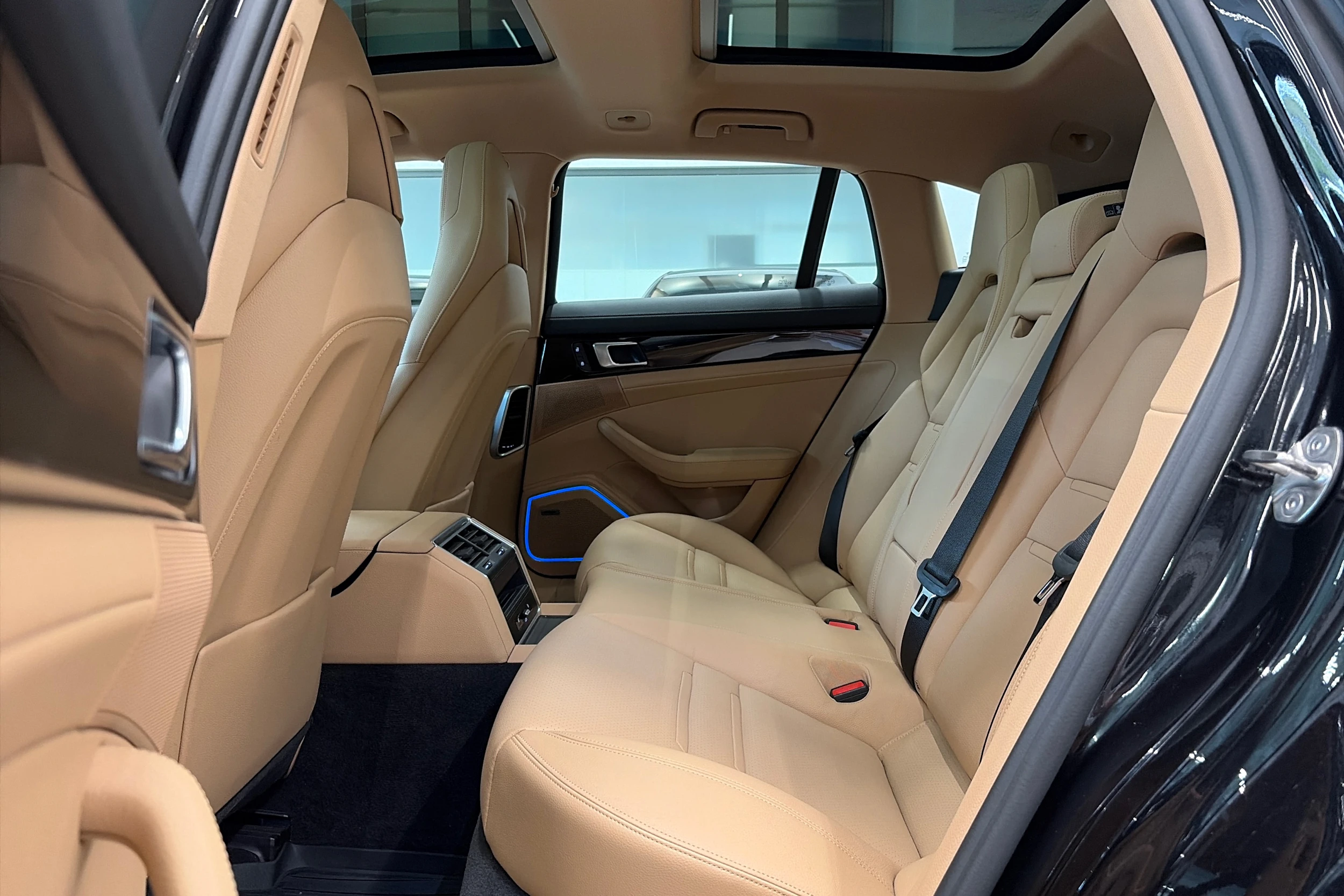 musta Porsche Panamera 2022 kuva 25.