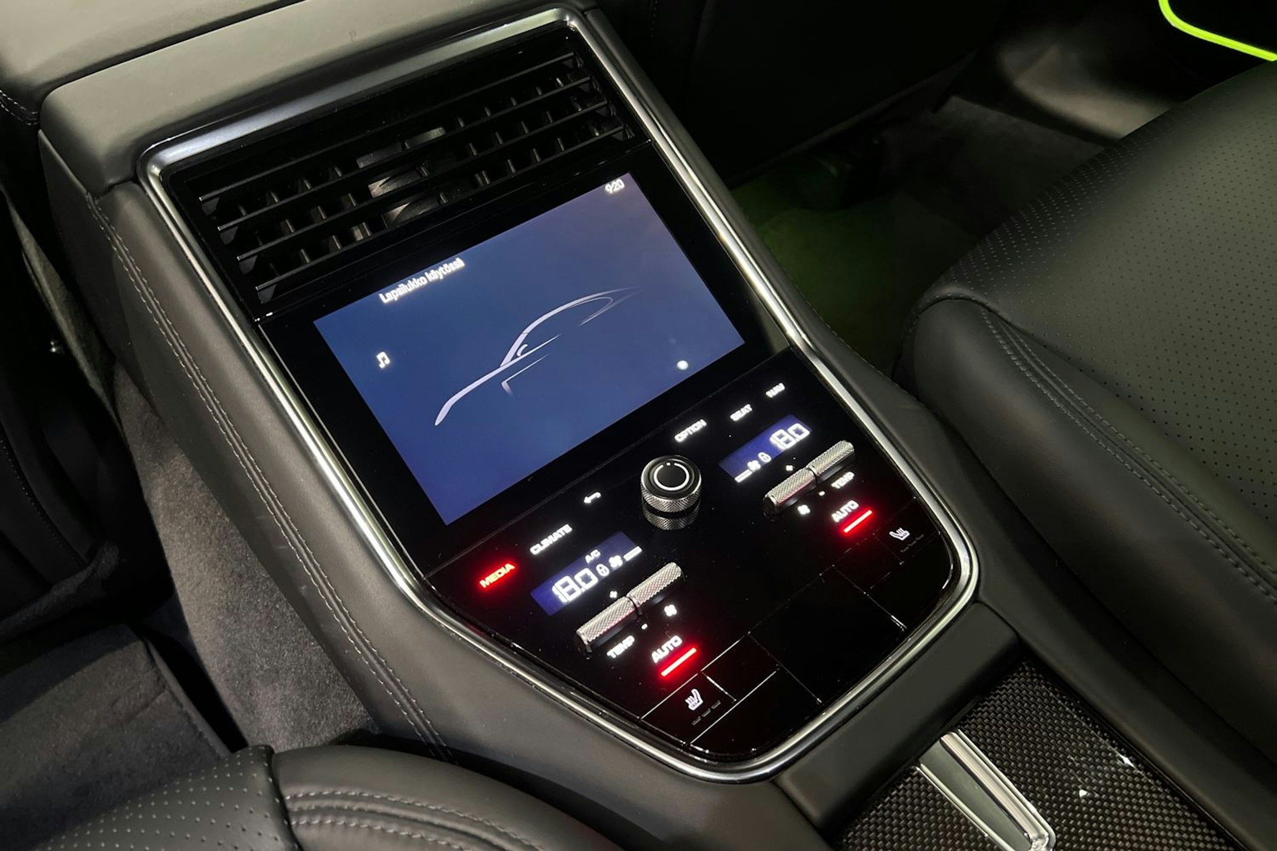 Musta Porsche Panamera 2022 kuva 10.
