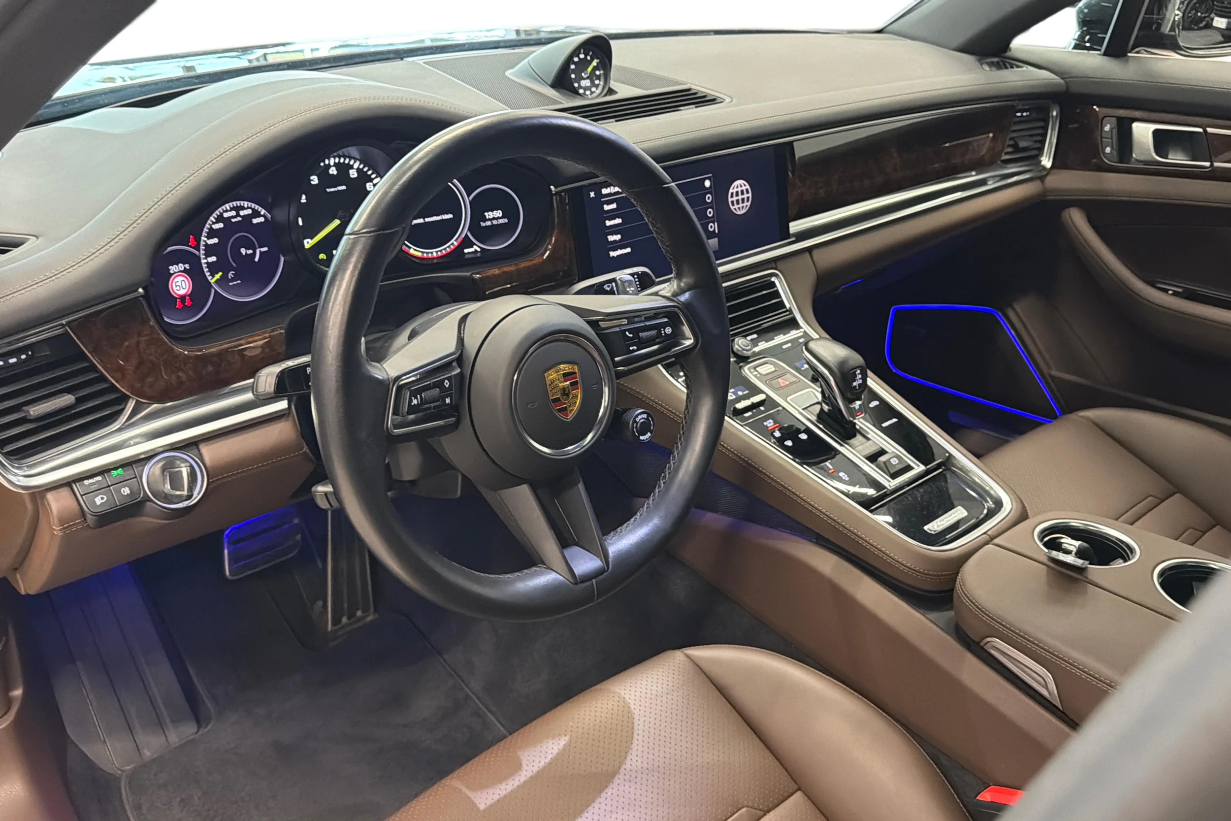 harmaa Porsche Panamera 2022 kuva 6.