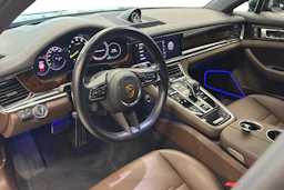 harmaa Porsche Panamera 2022 kuva 6.