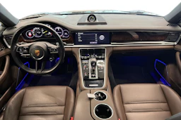 harmaa Porsche Panamera 2022 kuva 7.