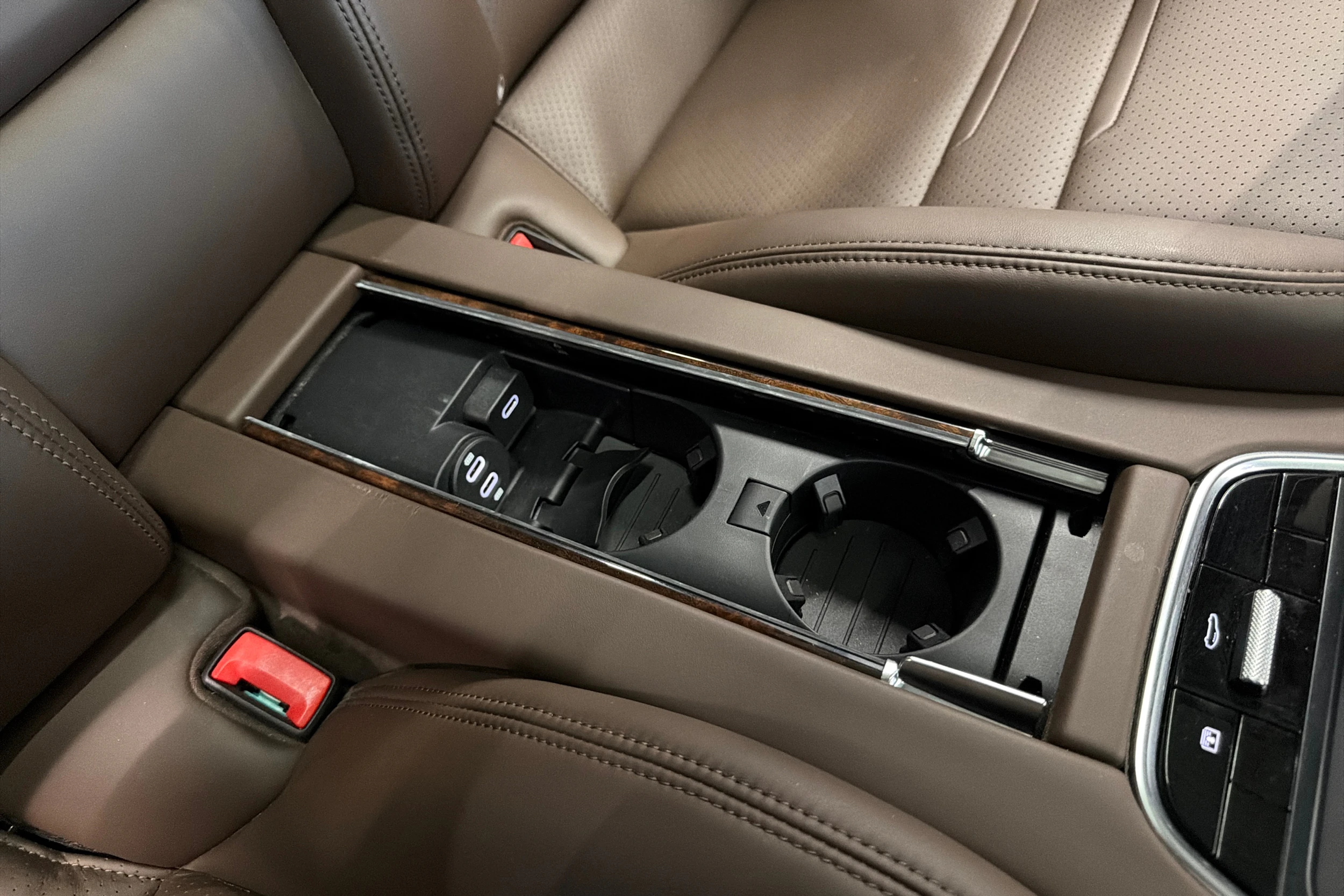 harmaa Porsche Panamera 2022 kuva 13.