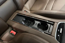 harmaa Porsche Panamera 2022 kuva 13.